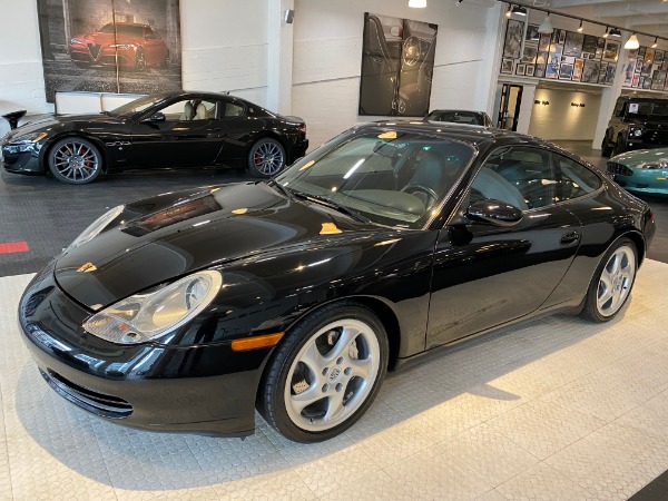 1999 Porsche Carrera 4 .