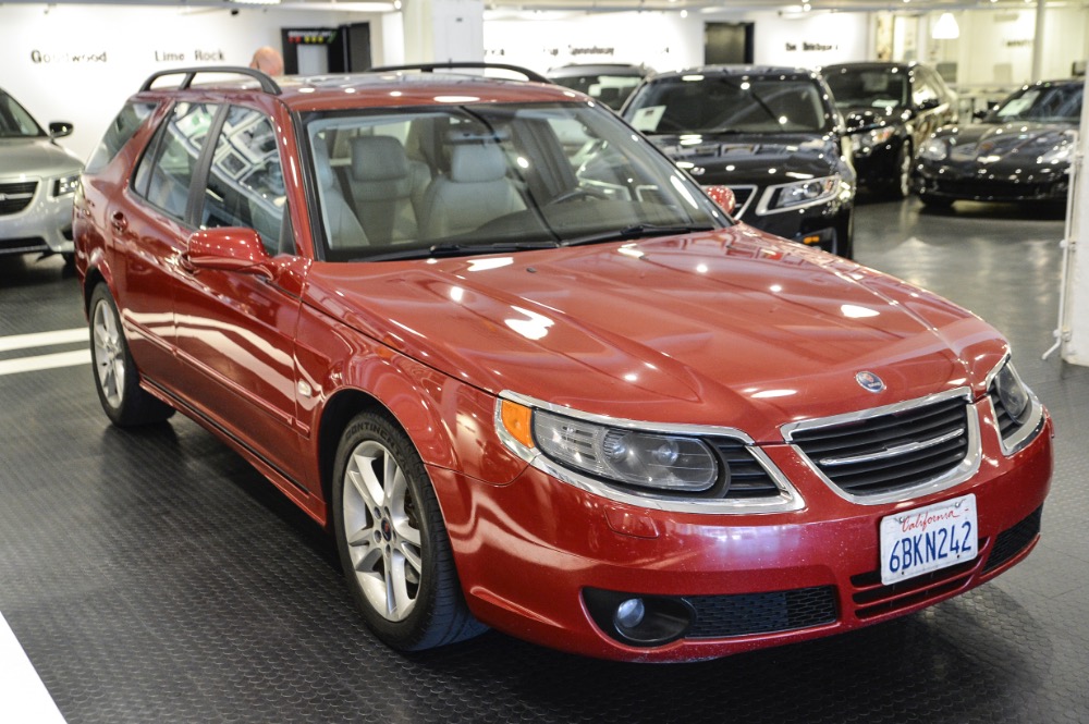 1:18 Saab 9-5 Sportcombi - 2006 - Rouge - Boîte de présentation de luxe incluse