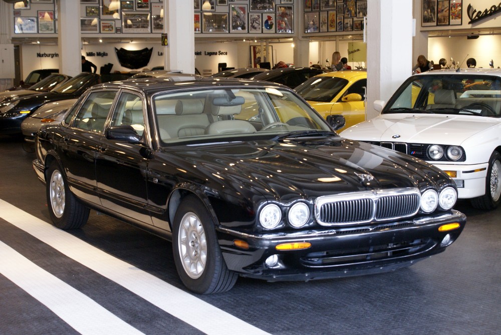 JAGDA年鑑 2001 Used-2001-Jaguar-XJ-Series-XJ8